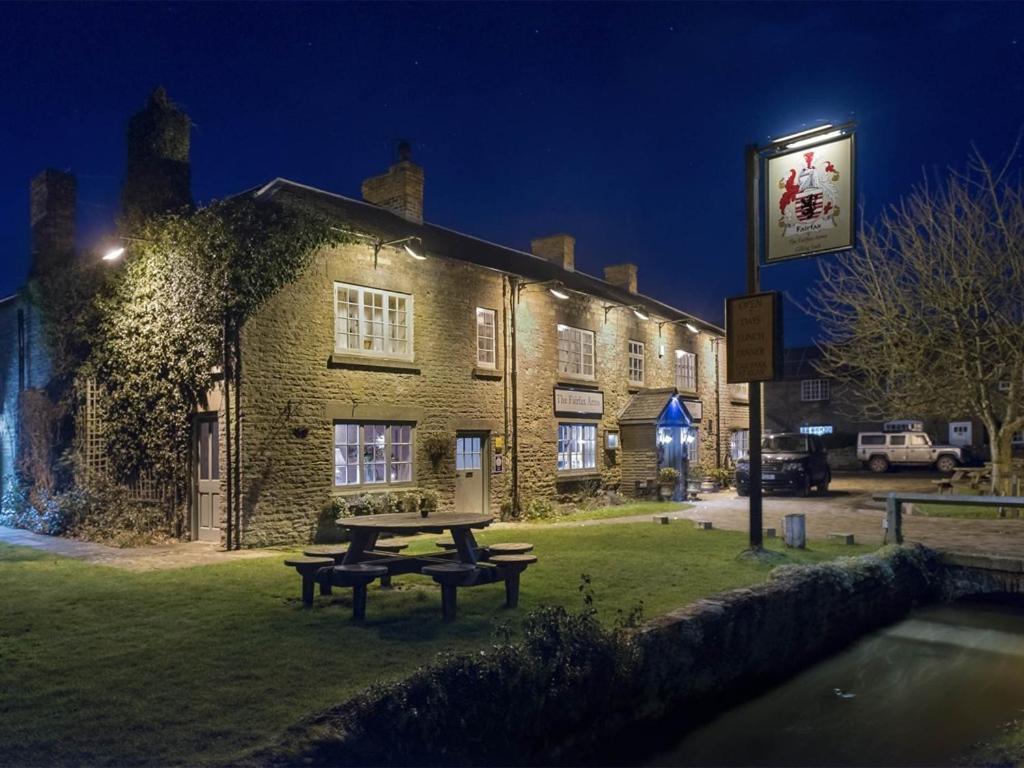 Отель The Fairfax Arms Gilling East Экстерьер фото