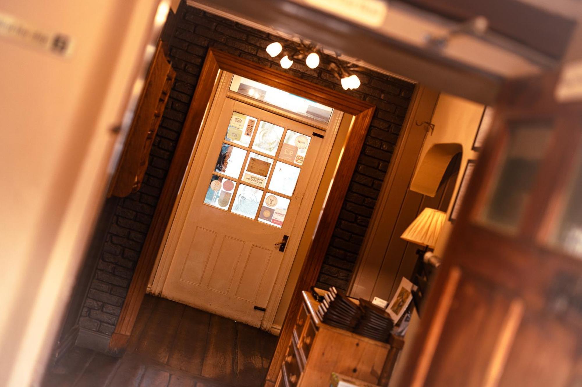 Отель The Fairfax Arms Gilling East Экстерьер фото